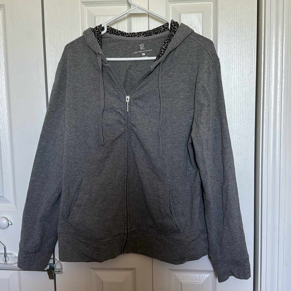 New York and Co hooded sweatshirt. Size Xl